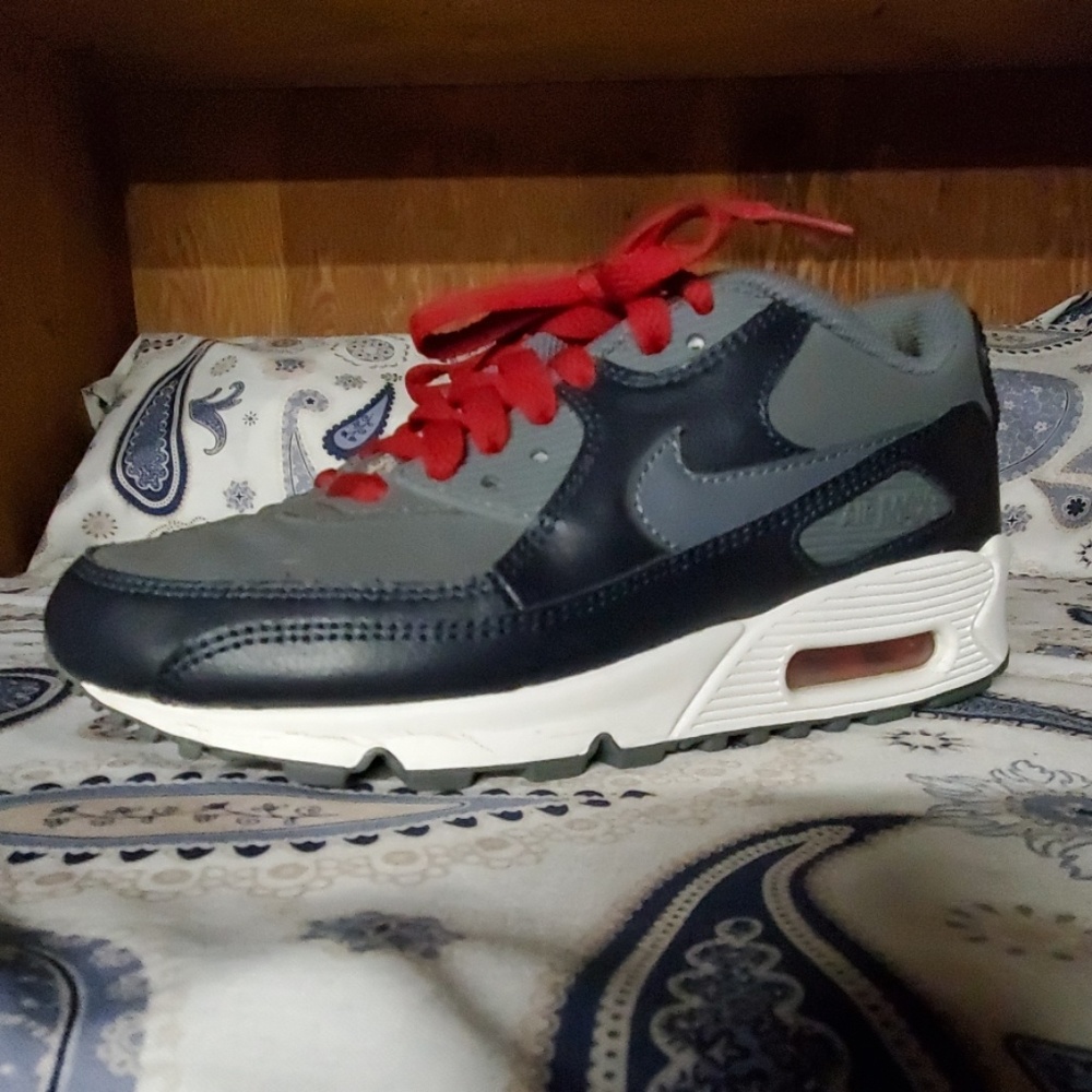 NIKE - Picture 3 of 8